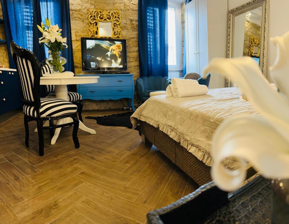 La Dolce Vita Luxury Apartments With Best Free Private Parking In City Center พูลา ภายนอก รูปภาพ